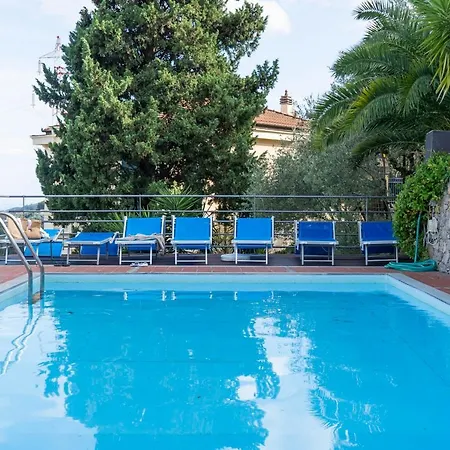 别墅 Villa Le Palme-Pool, Garden, Terrace & Sea View 斯培西亚