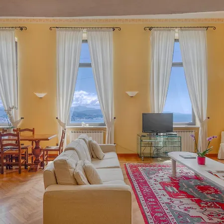 别墅 Villa Le Palme-Pool, Garden, Terrace & Sea View 斯培西亚