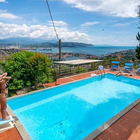 Villa Le Palme-Pool, Garden, Terrace & Sea View 斯培西亚