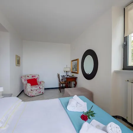 Villa Le Palme-Pool, Garden, Terrace & Sea View 斯培西亚