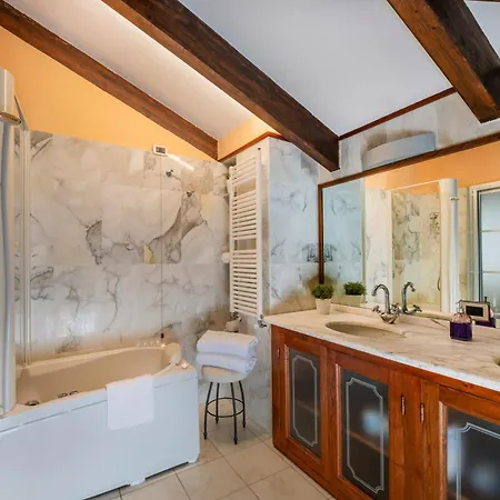 Villa Le Palme-Pool, Garden, Terrace & Sea View 斯培西亚