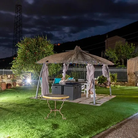 Vila Villa Le Palme-Pool, Garden, Terrace & Sea View La Spezia