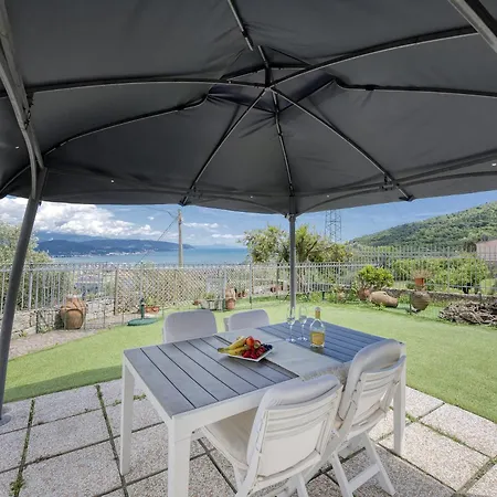 Villa Le Palme-pool, Garden, Terrace & Sea View La Spezia