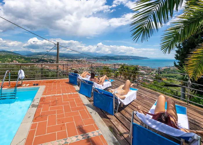 Villa Le Palme-pool, Garden, Terrace & Sea View La Spezia