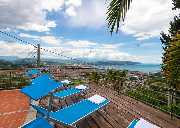 Le Palme-pool, Garden, Terrace & Sea View Villa La Spezia