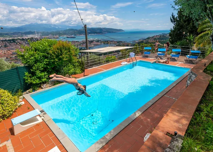 Villa Le Palme-pool, Garden, Terrace & Sea View La Spezia