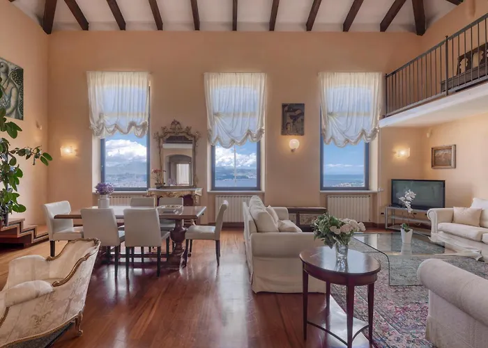 Villa Le Palme-pool, Garden, Terrace & Sea View La Spezia