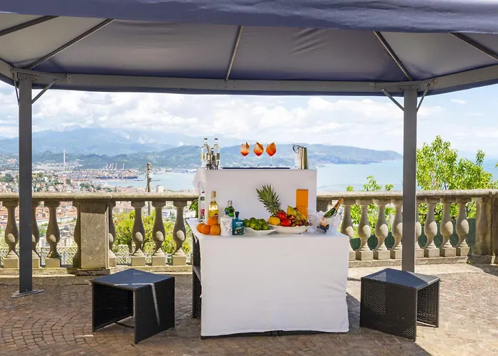 Villa Le Palme-pool, Garden, Terrace & Sea View *
