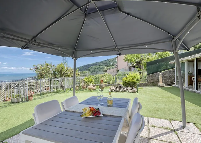 Le Palme-pool, Garden, Terrace & Sea View Villa La Spezia