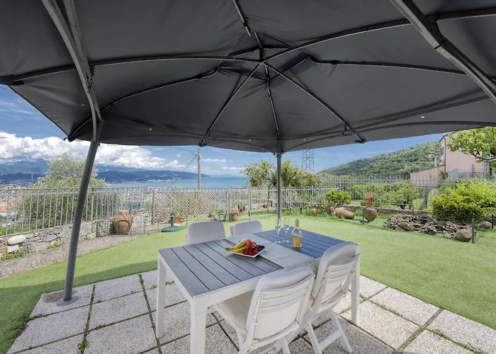 Villa Le Palme-pool, Garden, Terrace & Sea View La Spezia